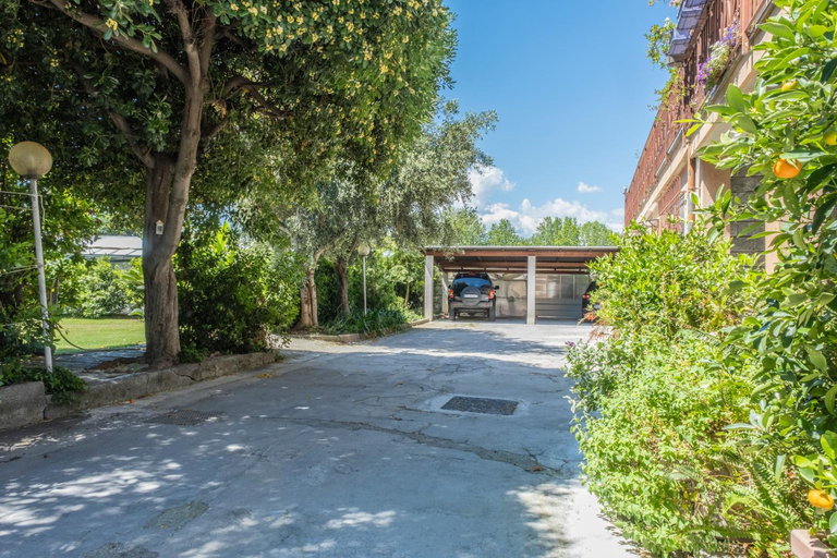 Exterior 15