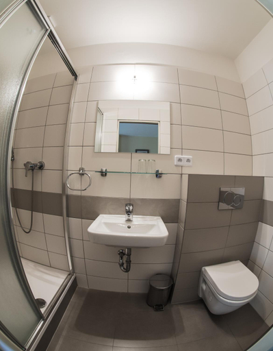 Bathroom 2, Hotel U Jezera, Nymburk