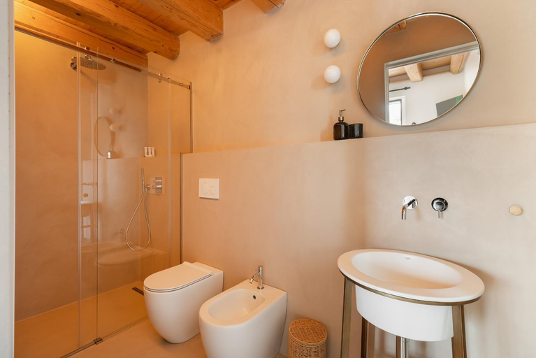 Bathroom 2, Tenuta Castione, Bari