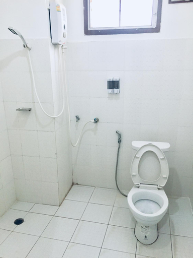 Bathroom 13