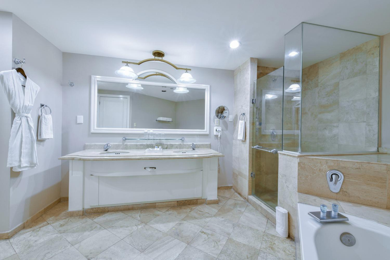 Bathroom, Krystal Satelite Maria Barbara, Atizapán de Zaragoza