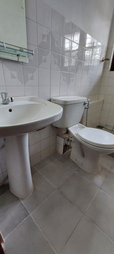 Bathroom 3, The Comfort, K.F.G. & G. Korale
