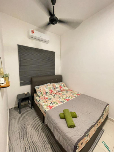 Bedroom 2, RumahPasang@Teluk Kemang Fully Aircond Muslim Only, Port Dickson
