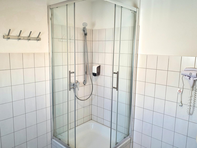 Bathroom 16