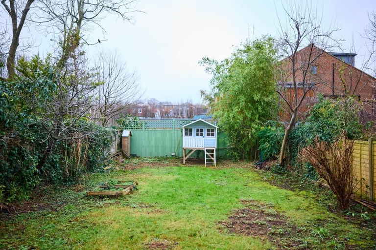 Exterior & Views 2, The Rosebery Retreat - Inviting 4bdr With Garden, London