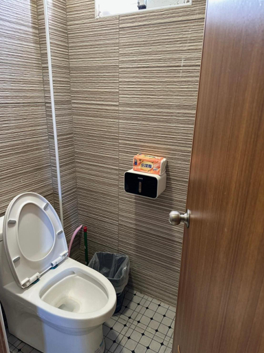 Bathroom 1, Leman Sea, Taitung
