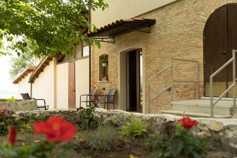 Others 4, Tenuta I Gelsi, Benevento
