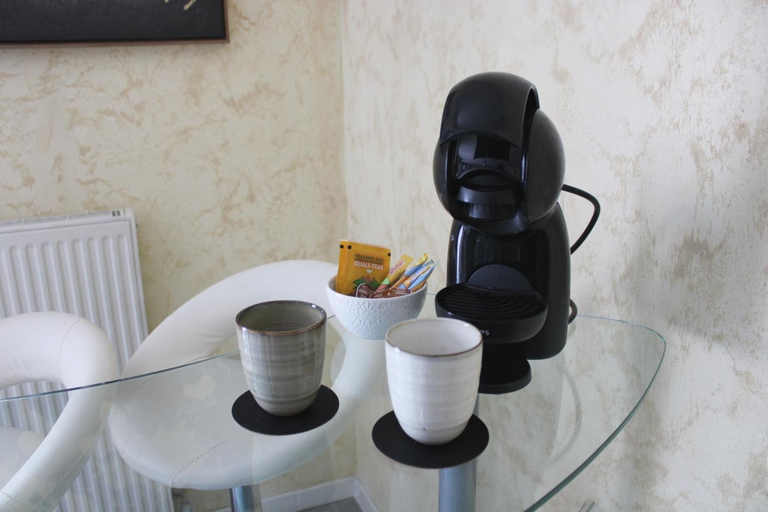 Others 4, Cosy Appart - Balcon, parking, spacieux T2 - Proche Eurexpo Stade, Rhône