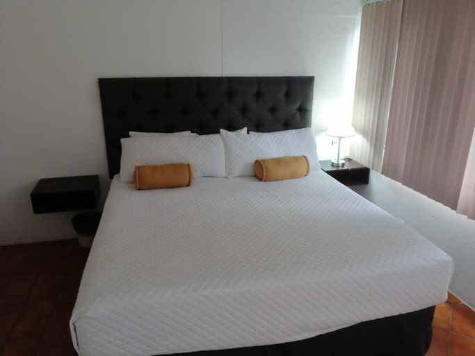 Bedroom 2, Global Airport Inn, ZONA 13