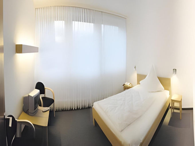 Bedroom 2, StadtHotel Bad Fallingbostel, Heidekreis