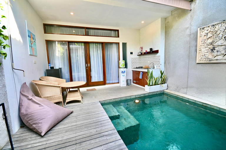 Swimming Pool 13