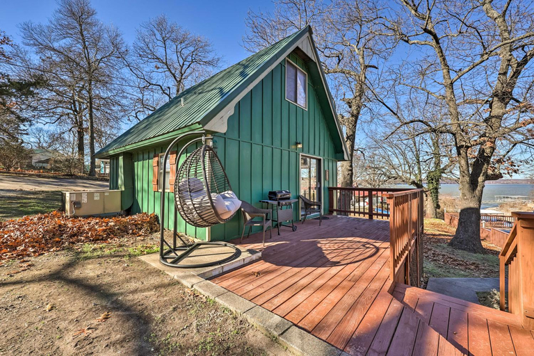 Exterior & Views 1, Lakefront Grove Getaway with Shared Boat Dock!, Delaware
