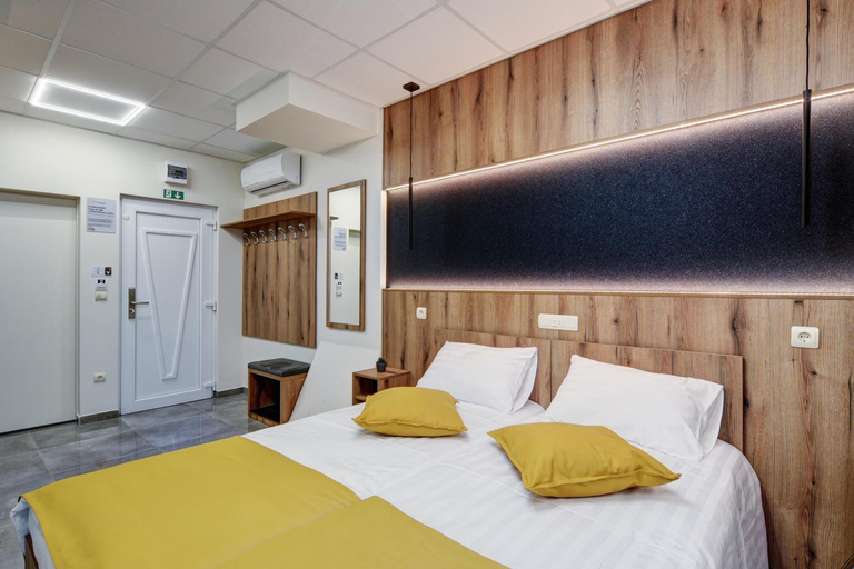 Others 5, Riverside Inn - dunaparti szuteren, Győr