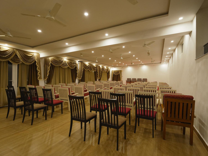 Food & Drinks 4, MGM Whispering Winds Yelagiri, Vellore