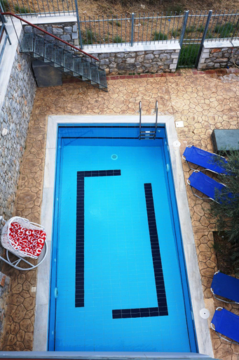 Others 4, Βιλα Ηρω, Peloponnese
