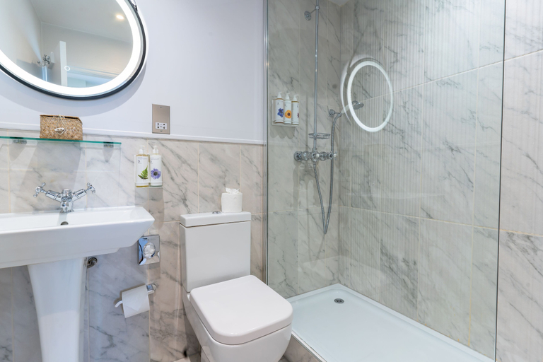 Bathroom 5, The Godolphin, Cornwall