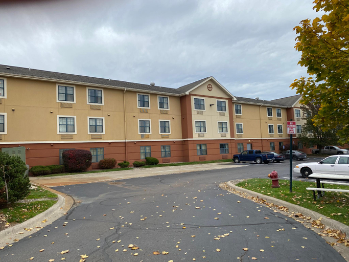 Exterior & Views 3, Suburban Studios Auburn Hills-Detroit, Oakland