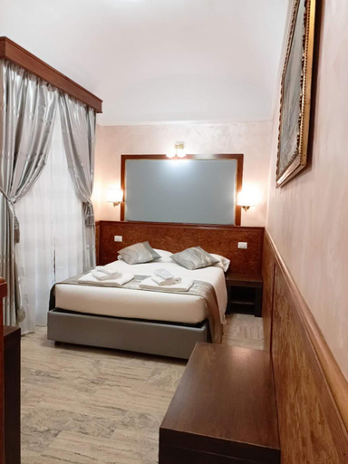 Bedroom 3, Korean Sonata, Roma