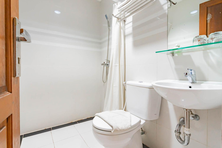 Bathroom 13