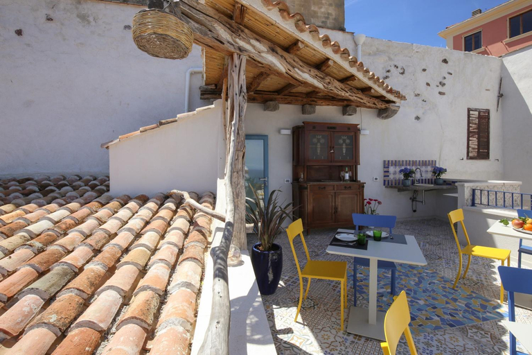 Others 5, B&B Domos Mi & Ro, Sassari