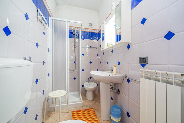 Bathroom, Apartment in villa 24 persons with large garden stella, Livorno