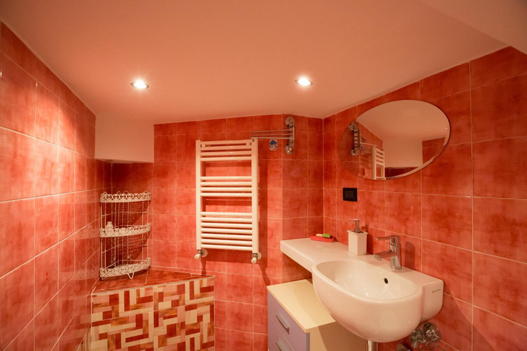 Bedroom 3, Triangolo D'oro, Genova