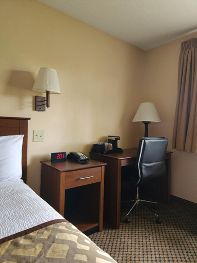 Bedroom 3, Luxury Inn & Suites, Summit