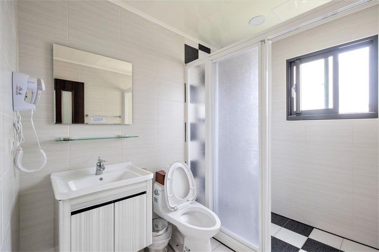 Bathroom, Clear Sky Laurel Hotel, Penghu