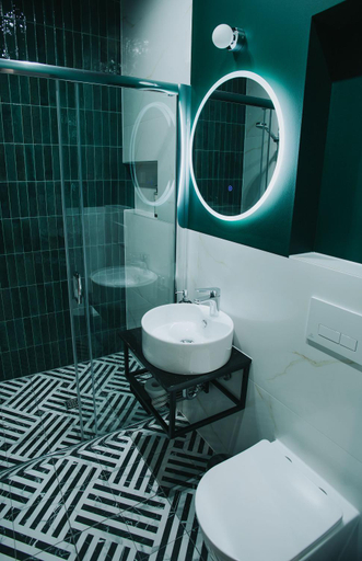 Bathroom 7
