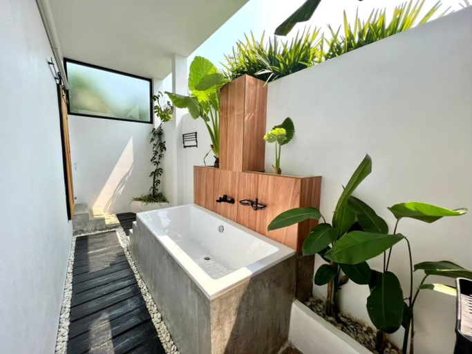 Bathroom 4, The Estretto Resort, K. Wieng Chiang