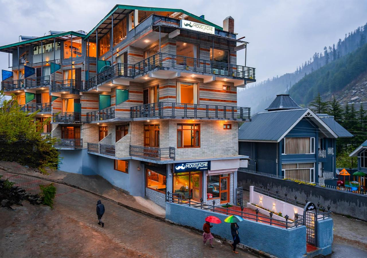 Exterior & Views