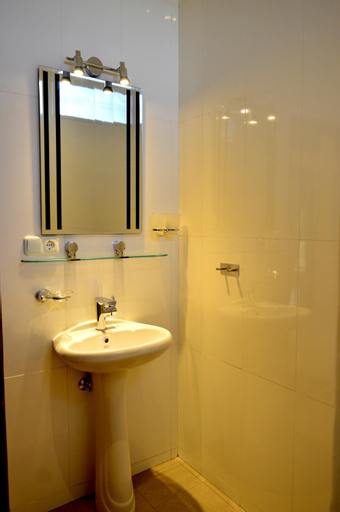 Bathroom 11