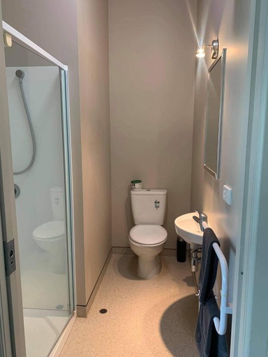 Bathroom 5, Catlins Hotel, Clutha