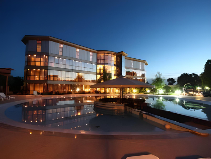 Exterior & Views
