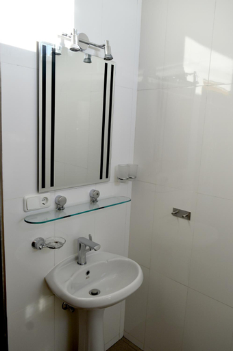 Bathroom 12