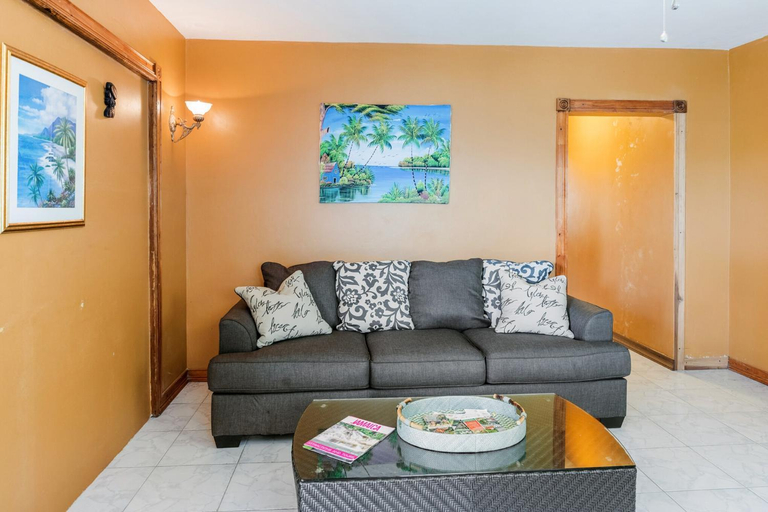 3, YanceyLargoEstate 2BR Villa with Mountain Views