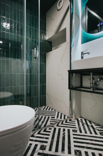 Bathroom 13