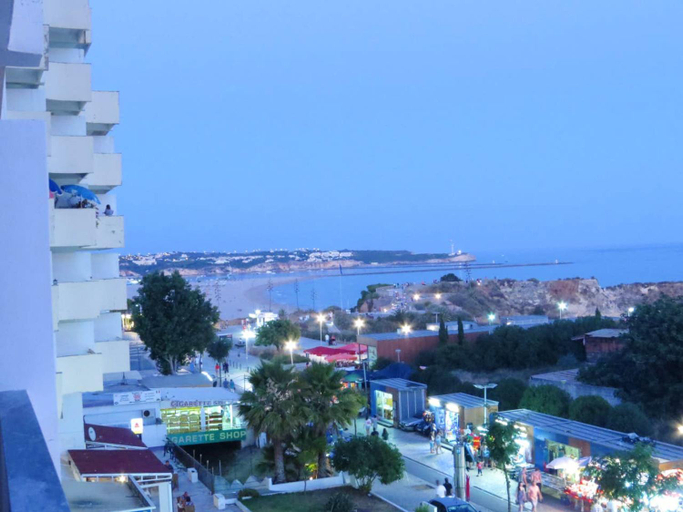 Others 3, Comfortable apartment in Praia da Rocha 70 m² with sea view 4 pers, Portimão