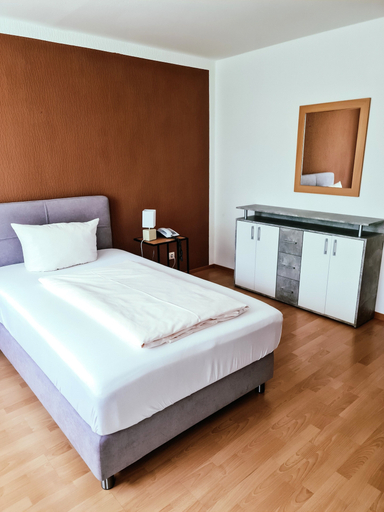 Bedroom 4, Zentral Hotel, Passau