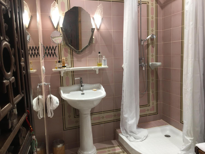 Bathroom 3, Le 1930, chambres d’hotes de charme, Nièvre