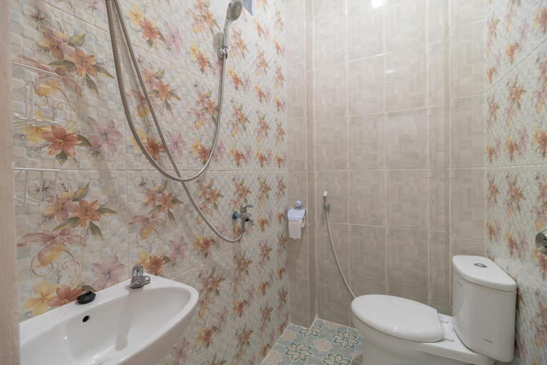 Bathroom 14