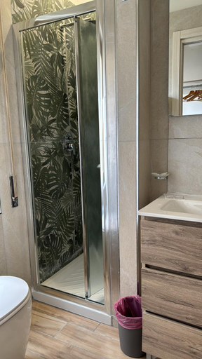 Bathroom 3, Maison Angioino, Napoli