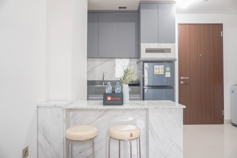 Others 3, Comfy and Homey 2BR Apartment Transpark Cibubur By Travelio, Depok
