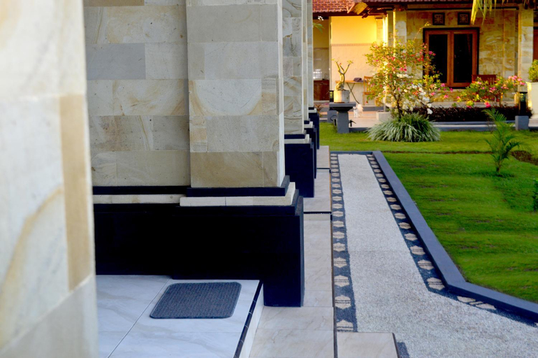 Exterior 5