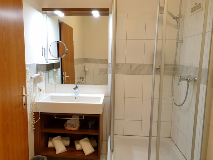 Bathroom 3, Hotel Via Roma, Salzburg