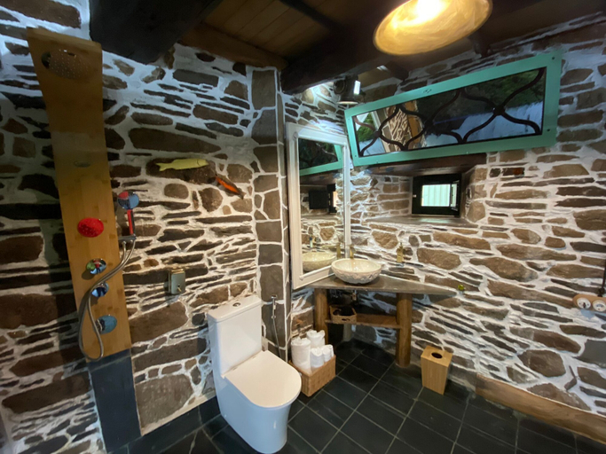 Bathroom 4, O Forno de Catuxa, Lugo