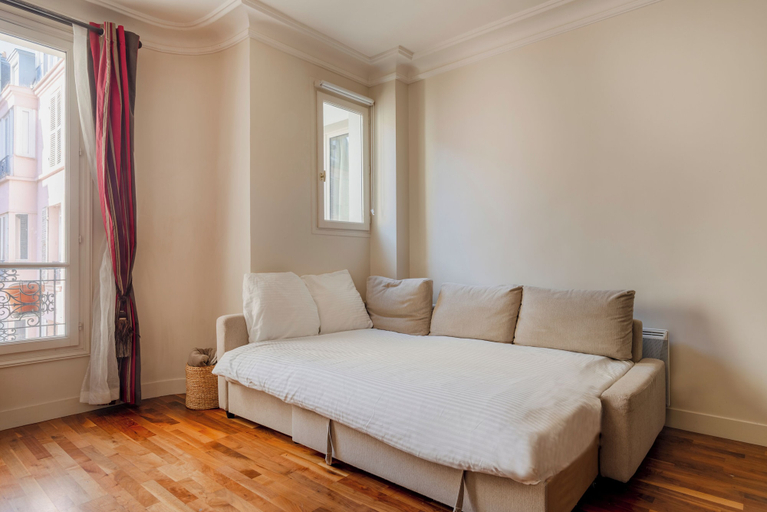 Bedroom 4, Paris Blomet design residence, Paris