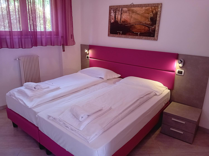 Others 4, Andreis Apartments, Verona