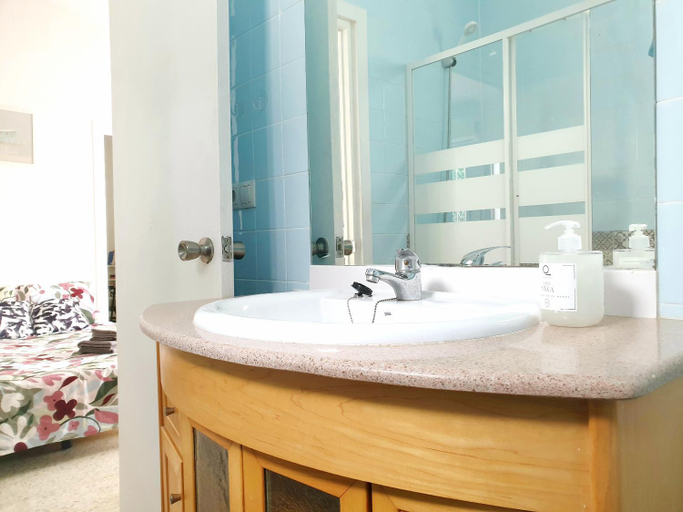 Bathroom 3, Sunny Malaga Centre Flats, 2 Options, with Balcony or Terrace, Málaga