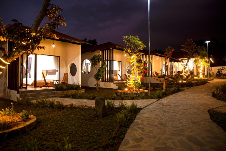 Exterior 3